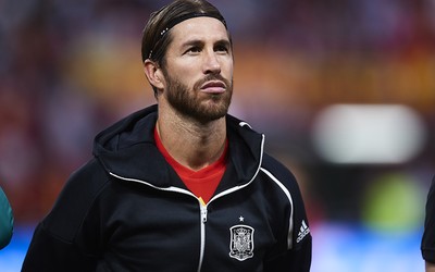 杏运体育独家-B席和瓜帅战术讨论